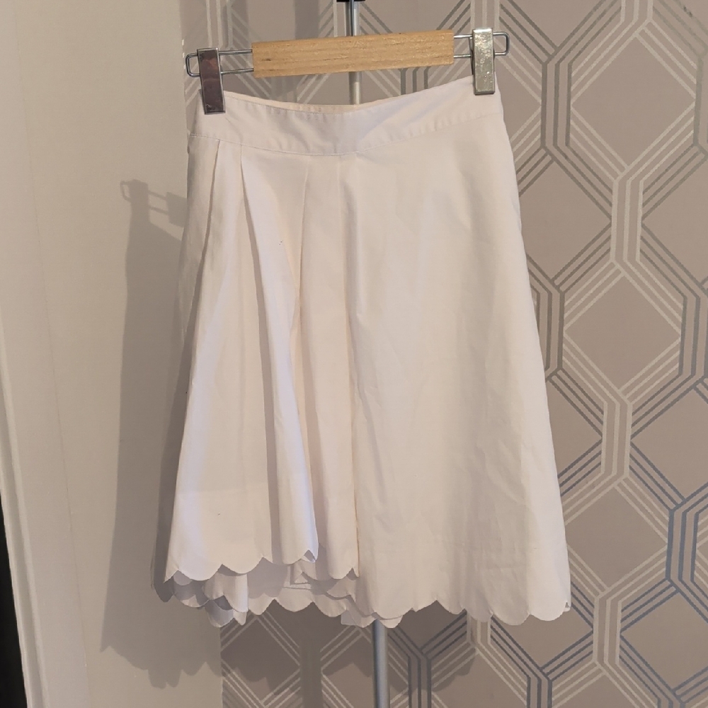 Club Monaco White Scalloped Skater Skirt